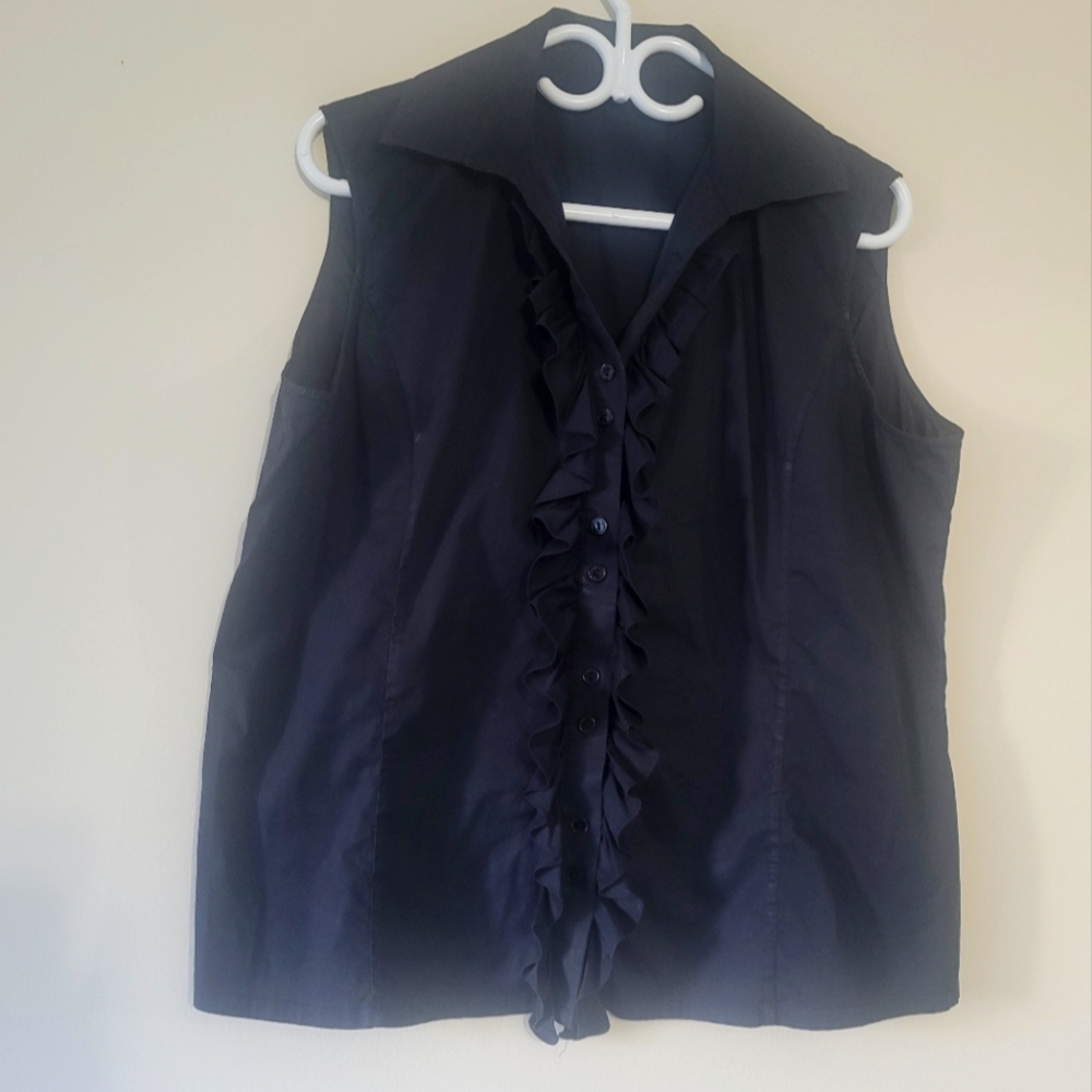 Ravel Sleeveless Blouse with Flower Ruffle black in Size XL/TG